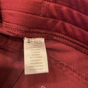 Figs Burgundy Technical Scrub pants small tall